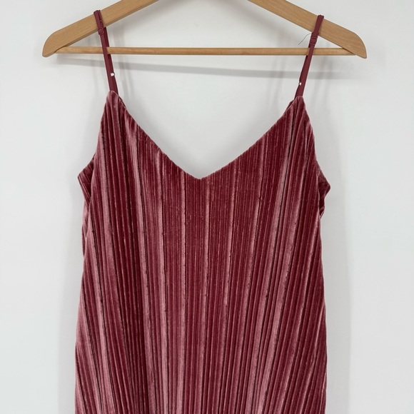 Bardot Women’s Mini Dress Size 6 Dusty Rose Pleated Velvet Girlhoodcore Feminine - Picture 2 of 7